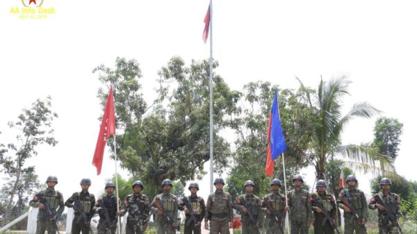(ရက္ခိုင့်တပ်တော်(AA)မှ ရဲဘော်များအား စစ်ကောင်စီတပ်စခန်းတစ်ခု သိမ်းပိုက်ပြီးနောက် တွေ့ရစဉ်။ ဓာတ်ပုံ - AA)