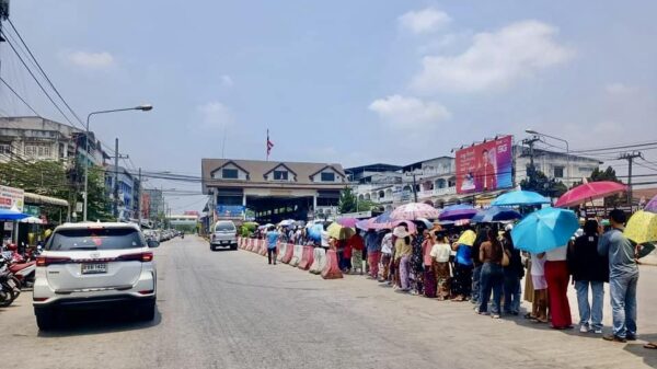 (အမှတ်(၁)တံတား မဲဆောက်မြို့ဘက်ခြမ်း၌ ယနေ့ နံနက်က တွေ့ရစဉ်။ ဓာတ်ပုံ - Ko Myo Gyi)