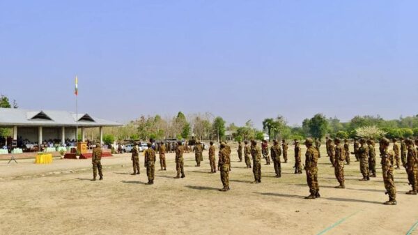 (စစ်ကောင်စီ​၏ စစ်သားအဖြစ် စုဆောင်းခြင်းခံရသူများအား တွေ့ရစဉ်။ ဓာတ်ပုံ - စကစ)