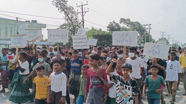 (စစ်​ကောင်စီဖိအား​ပေးမှု​ကြောင့် ပြုလုပ်​ခဲ့သော စစ်​တွေမြို့မှ ဆန္ဒပြပွဲ။ဓါတ်ပုံ-စစ်​ကောင်စီ)
