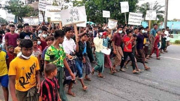 (စစ်​ကောင်စီဖိအား​ပေးမှု​ကြောင့် ပြုလုပ်​ခဲ့သော စစ်​တွေမြို့မှ ဆန္ဒပြပွဲ။ဓာတ်ပုံ - စစ်​ကောင်စီ)