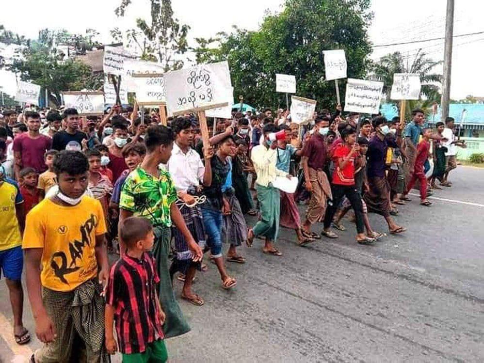 (စစ်​ကောင်စီဖိအား​ပေးမှု​ကြောင့် ပြုလုပ်​ခဲ့သော စစ်​တွေမြို့မှ ဆန္ဒပြပွဲ။ဓာတ်ပုံ - စစ်​ကောင်စီ)