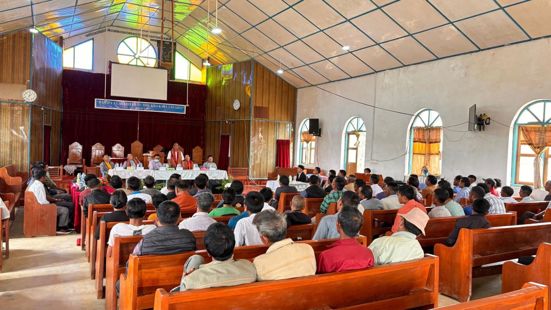 (Senthang- CDFနှင့် Zophei လူထုကဝန်ကြီးချုပ်အဖွဲ့အား ကြိုဆိုနေစဉ်။ ဓာတ်ပုံ - GOC)
