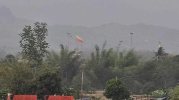 မြဝတီမြို့ အမှတ်(၂)ထိုင်း-မြန်မာချစ်ကြည်ရေးတံတားတွင် တညလုံးတိုက်ပွဲပြင်းထန်