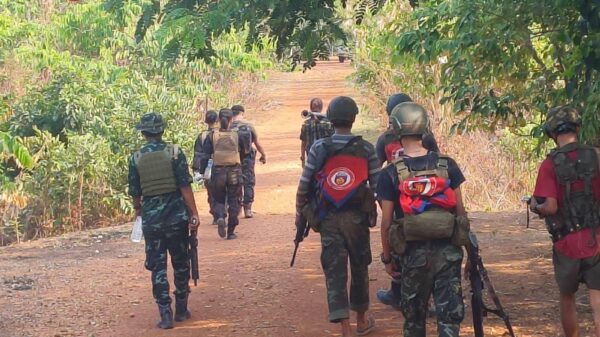 (စစ်ကောင်စီ၏ အောင်ဇေယျစစ်ကြောင်းအား တိုက်ခိုက်နေသော ကျားဖြူစစ်ကြောင်းမှ ရဲဘော်များအား တွေ့ရစဥ်။ ဓာတ်ပုံ - PS)