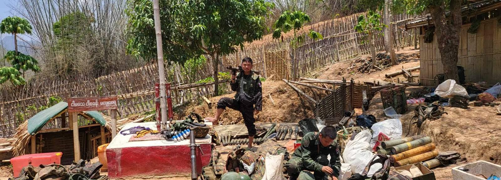 (စစ်ကောင်စီတပ်ထံမှ သိမ်းဆည်းရရှိသော လက်နက်ခဲယမ်းများ ။ဓါတ်ပုံ-KNU တပ်မဟာ (၄) )