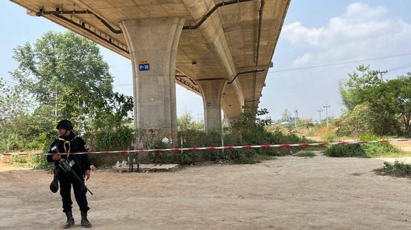 (အမှတ်(၂)နှင့် အမှတ်(၁)တံတား မဲဆောက်မြို့ဘက်ခြမ်း၌ လုံခြုံရေးယူနေသော ထိုင်းစစ်တပ်အား ယနေ့နံနက်က တွေ့ရစဥ်။ ဓာတ်ပုံ - PS)