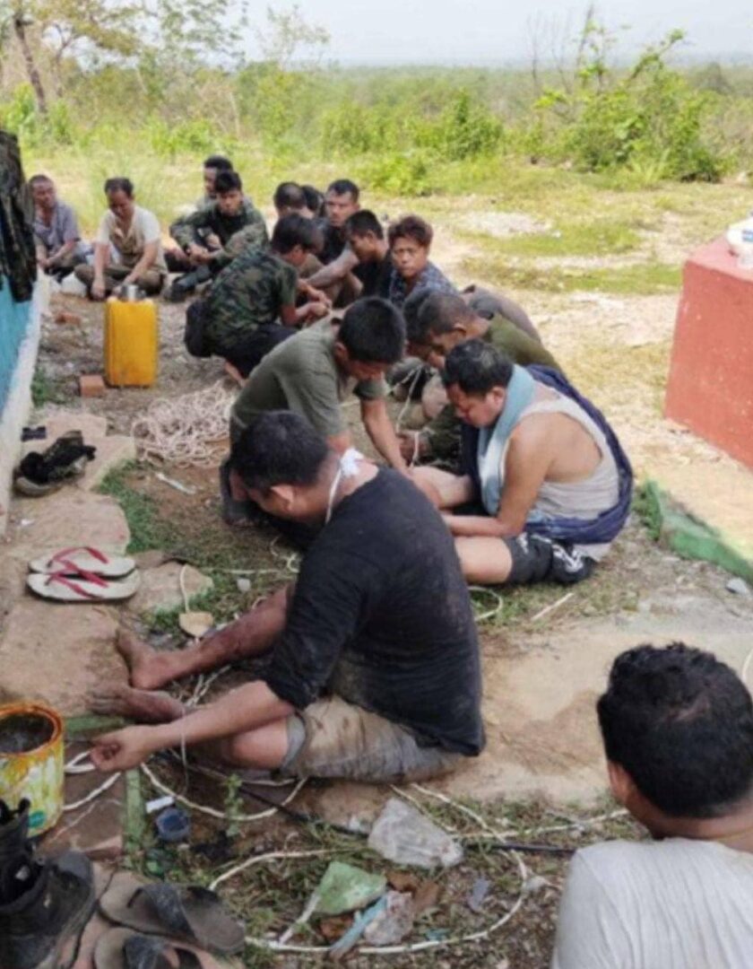 ဖမ်းဆီးရမိသော စစ်ကောင်စီတပ်သားများအား