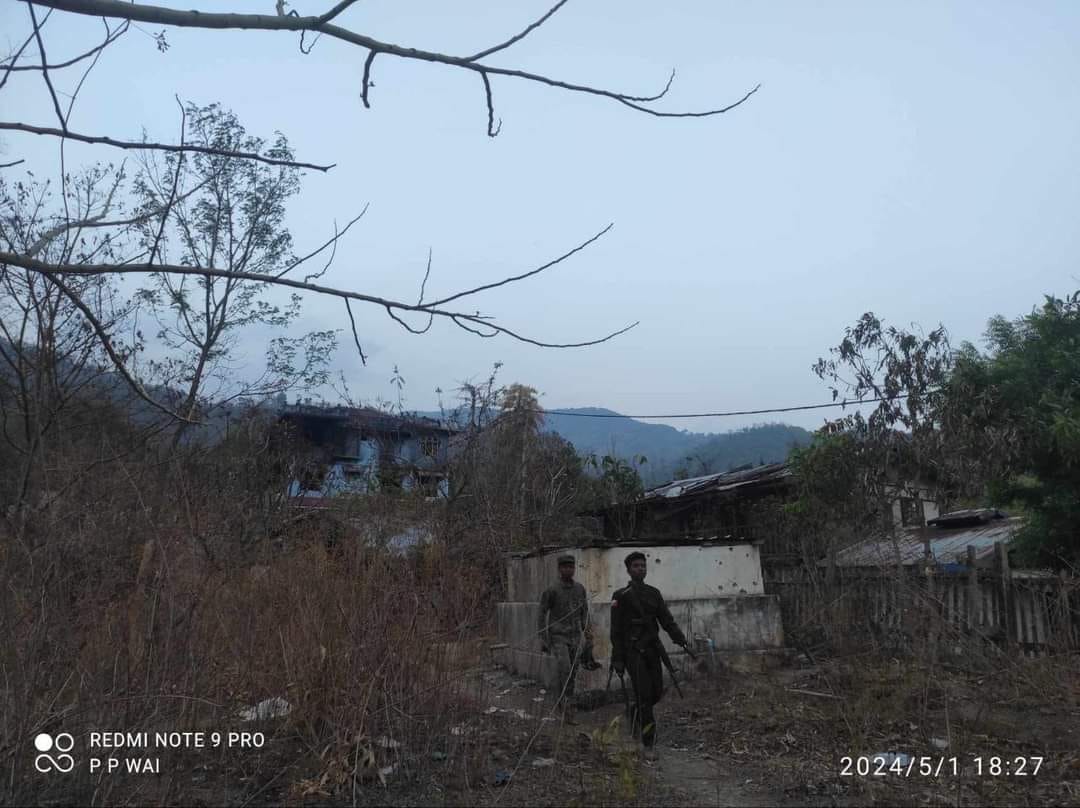 ကျင်ဒွေးမြို့သိမ်းတိုက်ပွဲတွင် ပါဝင်ခဲ့သော တော်လှန်ရေးတပ်ဖွဲ့ ဝင်အချို့ကိုတွေ့ရစဥ်