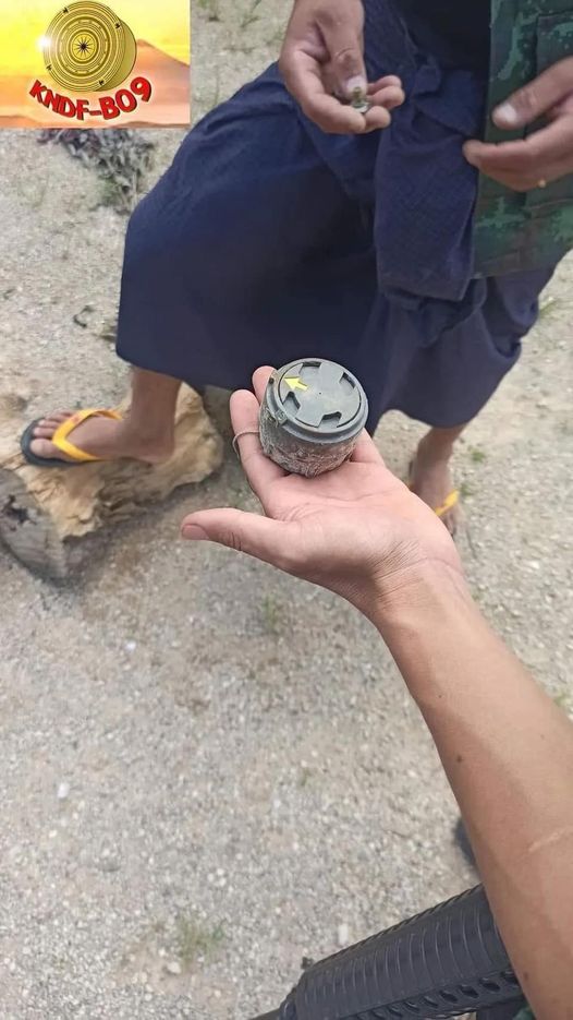 (ကရင်နီပြည်နယ်တွင် စစ်ကောင်စီတပ်က ထောင်ထားသော မြေမြှပ်မိုင်းကို KNDFတပ်ဖွဲ့ဝင်များက ရှင်းလင်းပြီးနောက် တွေ့ရစဥ်။ ဓာတ်ပုံ-KNDF)