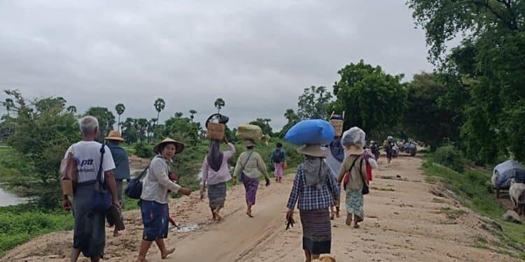 (တိုက်ပွဲများနှင့် စစ်ကောင်စီတပ် လေကြောင်း၊လက်နက်ကြီး အန္တရာယ်ကြောင့် ထွက်ပြေးတိမ်းရှောင်နေရသော ပြည်သူများ။ဓါတ်ပုံ-CJ)