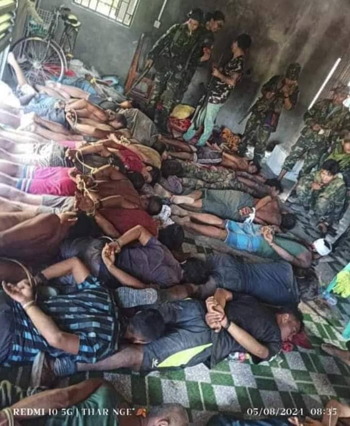 ပဲဒက်တပ်စခန်းသိမ်းတိုက်ပွဲတွင် အရှင်ဖမ်းမိထားသော စစ်ကောင်စီတပ်သားများ