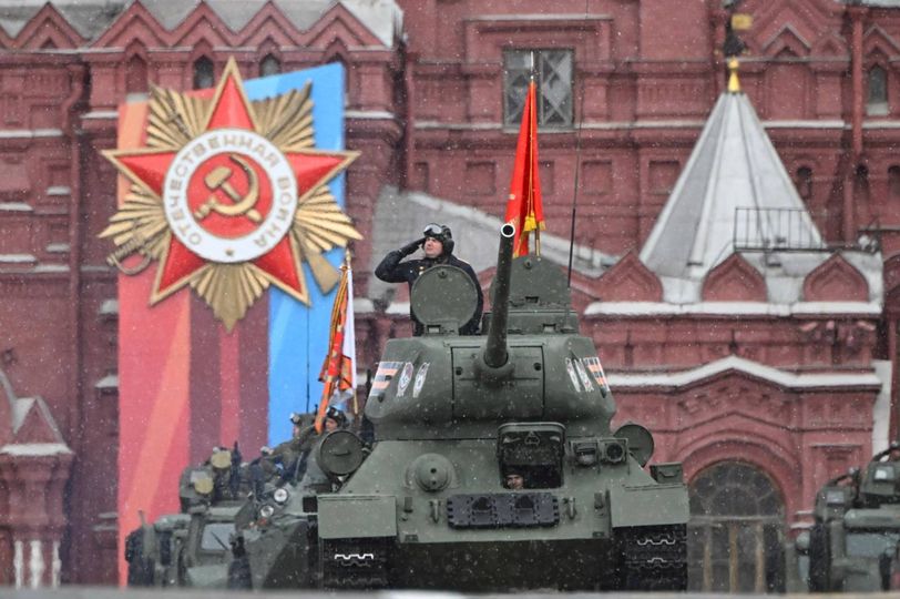 တင့်ကားဆိုလို့ ဒုတိယ ကမ္ဘာစစ်သုံး T-34 တစ်စီးတည်းသာ ပါခဲ့တဲ့ ရုရှားရဲ့ အောင်ပွဲနေ့ စစ်ရေးပြ ချီတက်ပွဲ