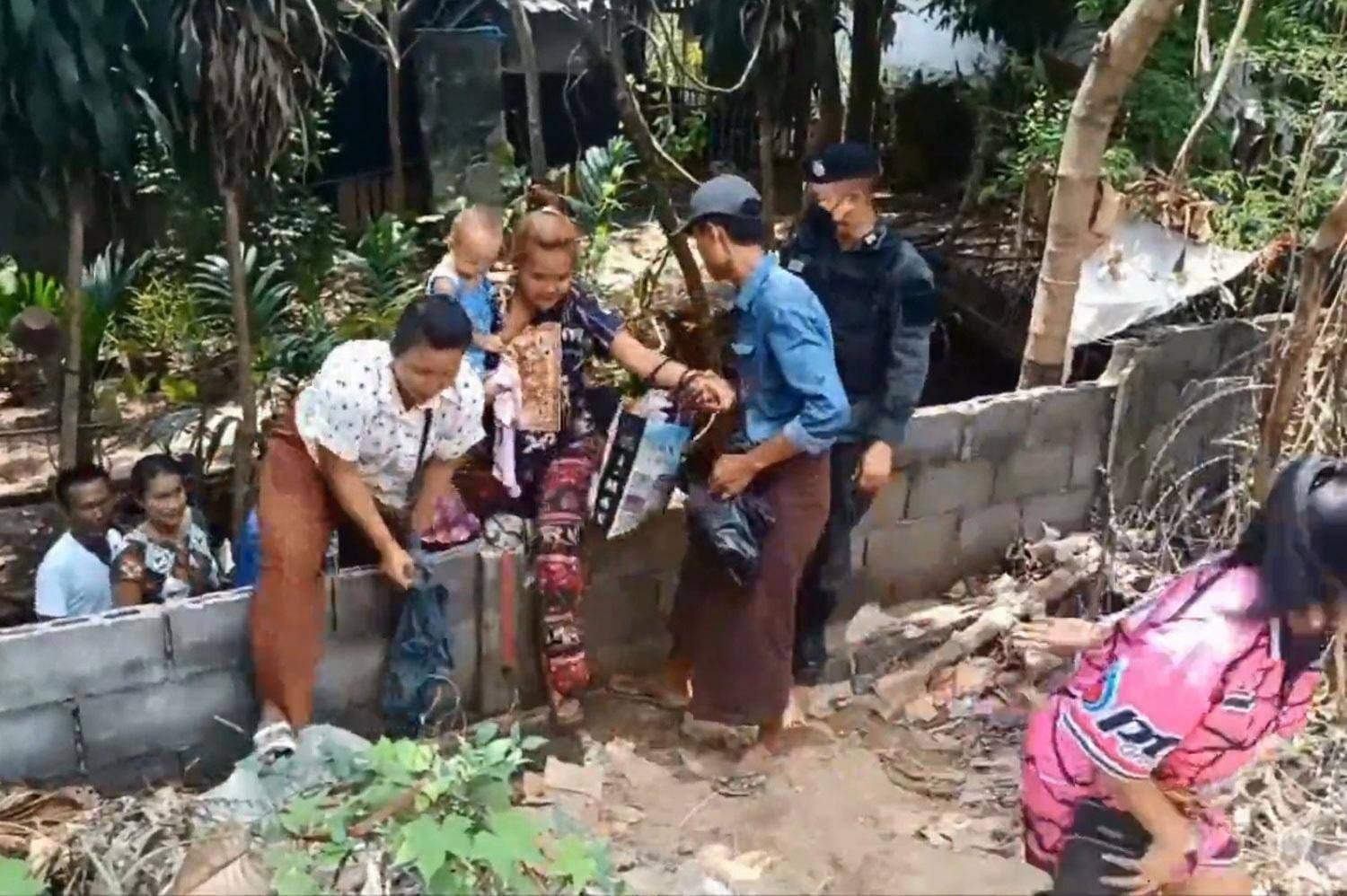 ဘုရားသုံးဆူမြို့မှာ တိုက်ပွဲဖြစ်ပြီးထိုင်းဘက်ခြမ်းထွက်​ပြေးတိမ်း​ရှောင်ကြတဲ့စစ်​ဘေး​ရှောင်အချို့