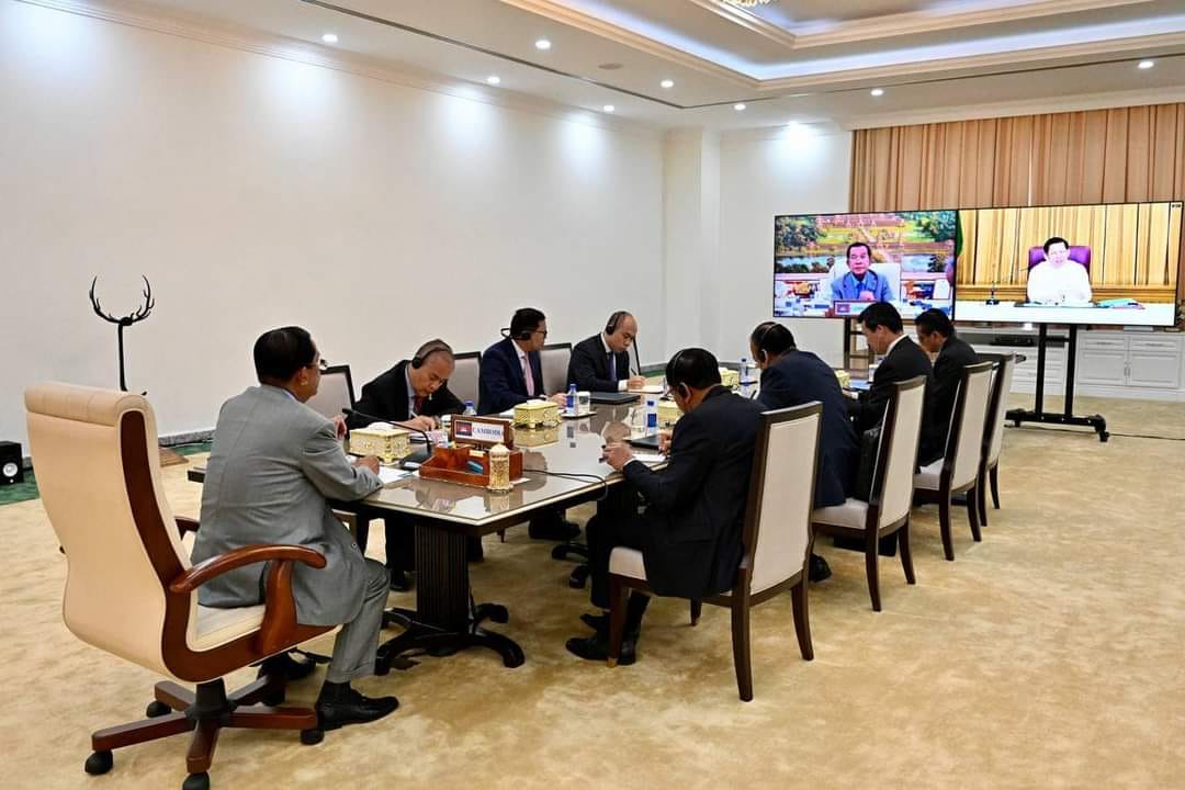 (ဟွန်ဆန်နှင့် အာဏာသိမ်း​ခေါင်း​ဆောင်တို့ ​မေ ၇ ရက်တွင် အွန်လိုင်းမှ​တွေ့ဆုံစဥ်။ဓါတ်ပုံ-ဟွန်ဆန်​ဖေစ်ဘွခ်)