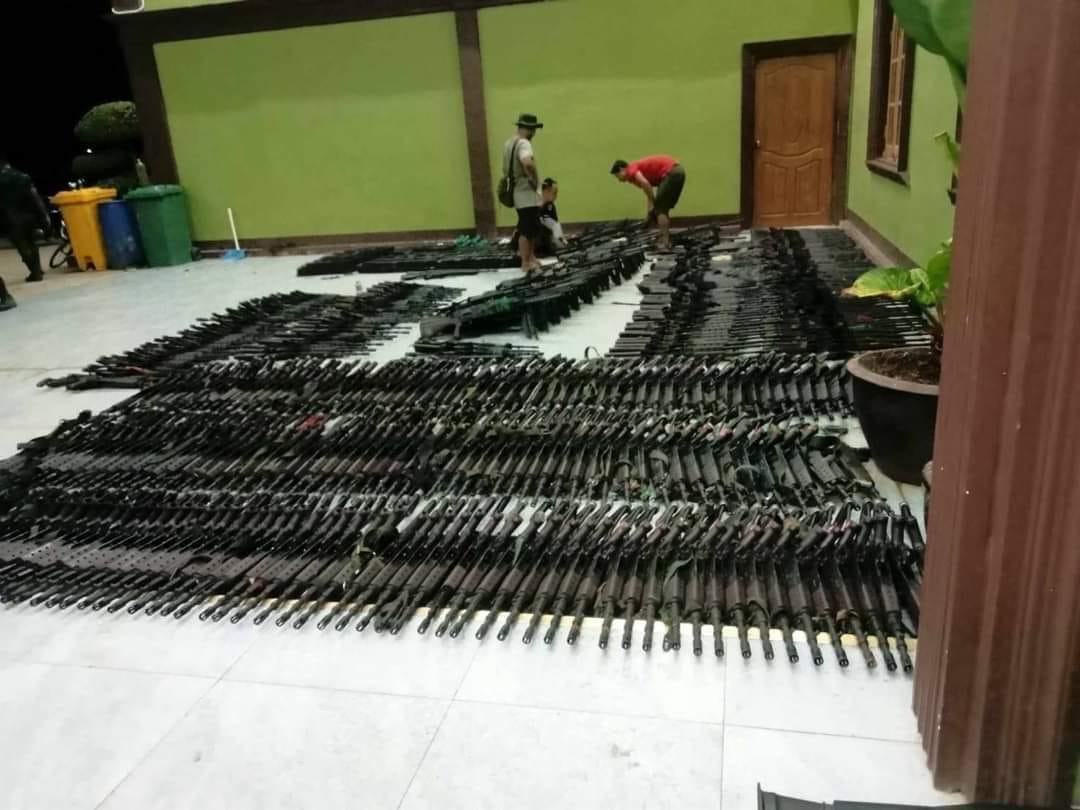 ပူး​ပေါင်းတပ်များ တိုက်ခိုက်သိမ်းပိုက်ခဲ့​သောစခန်းသိမ်းတိုက်ပွဲများမှသိမ်းဆည်းရရှိ​သော လက်နက်ခဲယမ်းများ။