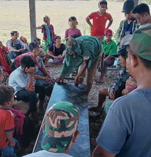 (စစ်​အာဏာရှင်တိုက်ဖျက်​ရေးတွင် ​ပါဝင်တိုက်ခိုက်​နေ​​သောKNA(B)၏ရဲဘော်၏ နာရေး။ဓါတ်ပုံ -CJ)