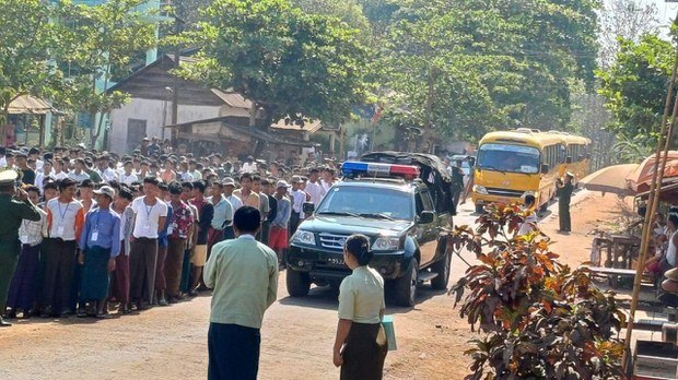 (ပြည်သူ့စစ်မှုထမ်း အမှတ်စဥ်(၁)အတွက် ရွေးချယ်ခံထားရသူများအား ၂၀၂၄ မတ်လ ၂၉ရက်နေ့ကတွေ့ရစဥ်။ ဓာတ်ပုံ - စကစ)