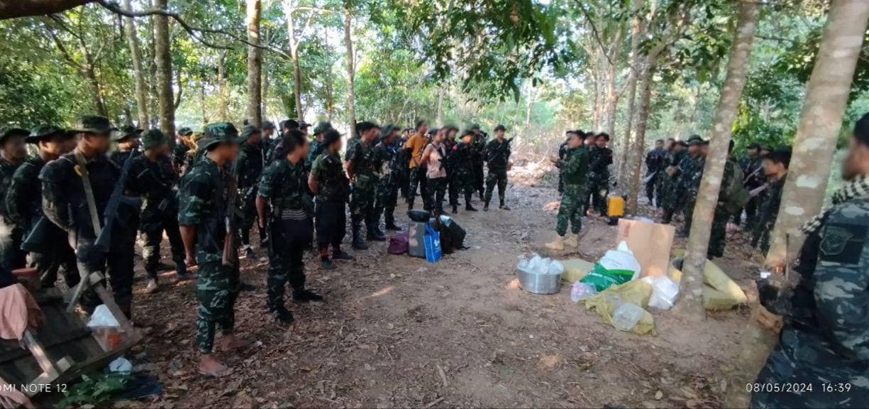 လောင်းလုံးမြို့ပေါ်စစ်ဆင်ရေးပါဝင်ဆင်နွှဲခဲ့သော တော်လှန်ရေးပူးပေါင်းတပ်အားတွေ့ရစဥ်