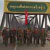 (ဧရာဝတီတံတား(စင်းခန်း)အား သိမ်းပိုက်ပြီးနောက် တွေ့ရသော KIAတပ်သားများ။ ဓာတ်ပုံ - The Kachin Net)
