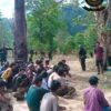 (ကျိုက်ဒုံမြို့ ဖူ့ချိမူတပ်စခန်းသိမ်းတိုက်ပွဲမှ ဖမ်းဆီးရမိသော စစ်ကောင်စီတပ်သားများ။ ဓာတ်ပုံ - SOF)