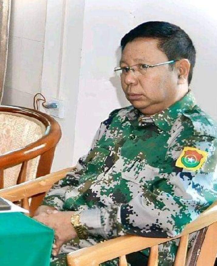 (KIA စစ်ဦးစီးချုပ်သစ် ဗိုလ်ချုပ်အောင်ဆိုင်းလာအား တွေ့ရစဉ်။ ဓာတ်ပုံ - Mading Labung)