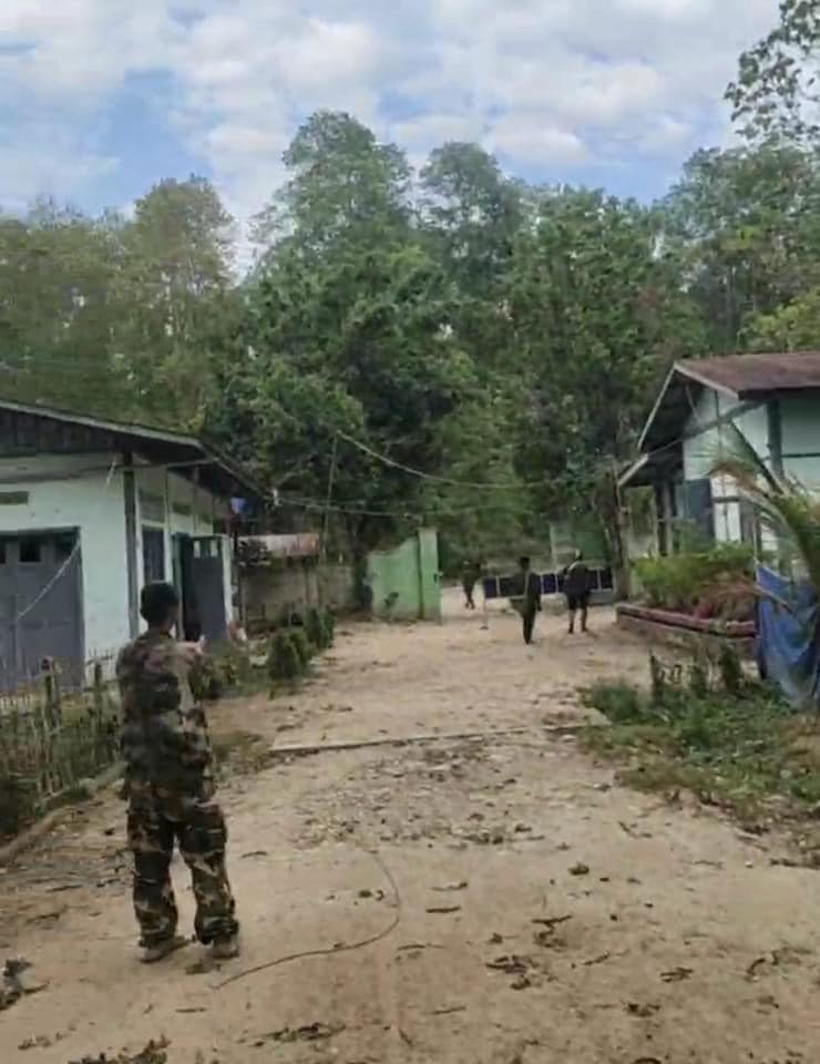 (မံစီမြို့တိုက်ပွဲအတွင်း တွေ့ရသော မြင်ကွင်းများကို မေလ ဒုတိယပတ်က တွေ့ရစဉ်။ ဓာတ်ပုံ - The Kachin Net)
