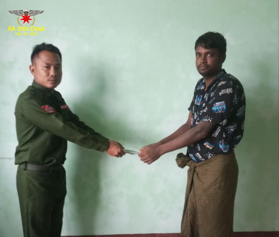 (ဘူးသီးတောင်မြို့တိုက်ပွဲအတွင်း စစ်ကောင်စီဖမ်းဆီးထားသော နိုင်ကျဉ်းများအပါအဝင် အကျဉ်းသားများအား AAက ကယ်ဆယ်ပြီးနောက် တွေ့ရစဉ်။ ဓာတ်ပုံ - AA)