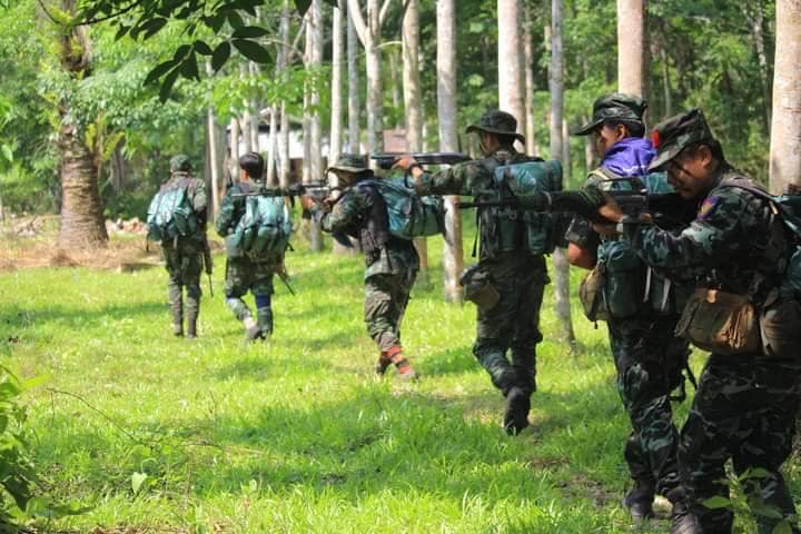 (မြိတ်ခရိုင် ပြည်သူ့ကာကွယ်ရေးပူးပေါင်းစစ်ကြောင်းများတွင်ပါဝင်သော တနင်္သာရီ (ပကဖ)မှ ရဲဘော်အချို့အား တွေ့ရစဥ်။ဓာတ်ပုံ - တနင်္သာရီ-ပကဖ)