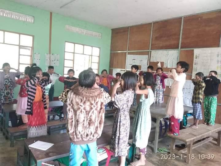 ( ၂၀၂၃ ခုနှစ်အတွင်းက မြိုင်မြို့နယ်အတွင်းရှိ ကျေးရွာများတွင် အမျိုးသားညီညွတ်ရေးအစိုးရ NUG၊ မြိုင်မြို့နယ်ပညာရေးဘုတ်အဖွဲ့၏ ကြားကာလပညာသင်ကြားရေး ပြည်သူ့အခြေပြုကျောင်းများ၌ ကလေးငယ်များအား စာသင်ကြားပေးခဲ့စဥ်။ ဓာတ်ပုံ-Board Of Education-Myaing)