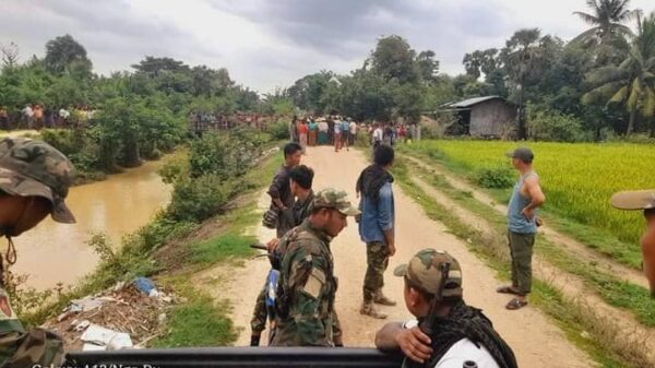 (တည်တောရွာဖြစ်စဥ်အား ရွှေဘိုခရိုင်တပ်ရင်း (၁၂)က စစ်ဆေးမေးမြန်းနေစဥ်။ ဓာတ်ပုံ-ရွှေဘိုခရိုင်တပ်ရင်း - ၁၂)