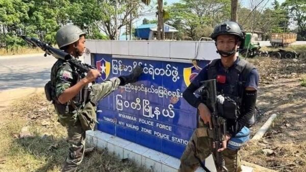 (၂၀၂၄ ဧပြီ ၅ရက်တွင် ကရင်ပြည်နယ်၊ မြဝတီမြို့နယ် သင်္ဃန်းညီနောင် ဗျူဟာသိမ်းပိုက်ပြီးနောက် ရရှိသောလက်နက်များနှင့် မတ်လ ၉ရက်တွင် သင်္ဃန်းညီနောင်ရဲစခန်းကို KNLA ပူးပေါင်းတပ်များ သိမ်းခဲ့စဉ်။ ဓာတ်ပုံ - KNU၊CJ)