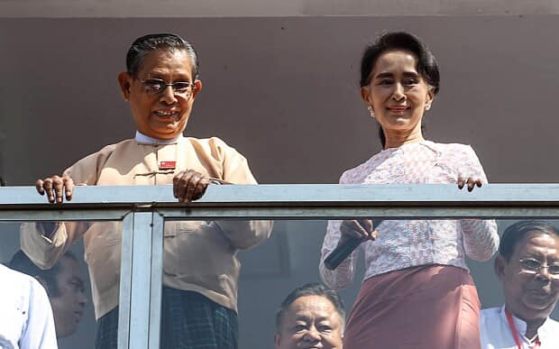 ဇွန် ၁ ရက်နံနက်တွင် ကွယ်လွန်သွားသော ဦးတင်ဦးနှင့် NLD ခေါင်းဆောင်တစ်ဦးအဖြစ် ဒေါ်အောင်ဆန်းစုကြည် အနီးတွင်တွေ့ခဲ့ရစဥ်