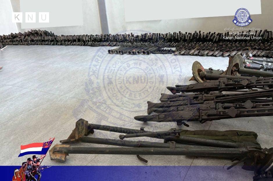 (၂၀၂၄ ဧပြီ ၅ရက်တွင် ကရင်ပြည်နယ်၊ မြဝတီမြို့နယ် သင်္ဃန်းညီနောင် ဗျူဟာသိမ်းပိုက်ပြီးနောက် ရရှိသောလက်နက်များနှင့် မတ်လ ၉ရက်တွင် သင်္ဃန်းညီနောင်ရဲစခန်းကို KNLA ပူးပေါင်းတပ်များ သိမ်းခဲ့စဉ်။ ဓာတ်ပုံ - KNU၊CJ)