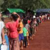 (ကရင်နီပြည်နယ်ရှိ စစ်ဘေးရှောင် ကလေးများအား တွေ့ရစဉ်။ ဓာတ်ပုံ - ကရင်နီပြည်စစ်ဘေးရှောင်ကူညီစောင့်ရှောက်ရေးကွန်ရက်)