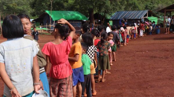 (ကရင်နီပြည်နယ်ရှိ စစ်ဘေးရှောင် ကလေးများအား တွေ့ရစဉ်။ ဓာတ်ပုံ - ကရင်နီပြည်စစ်ဘေးရှောင်ကူညီစောင့်ရှောက်ရေးကွန်ရက်)