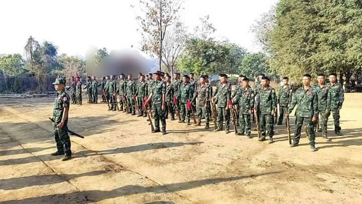 (တပ်ရင်း ၃၈၀၁၊ တပ်ခွဲ(၂)မှ ရဲဘော်သစ်များအား သင်တန်းဆင်းပွဲတစ်ခုတွင် တွေ့ရစဥ်။ ဓာတ်ပုံ - Phoenix DF)