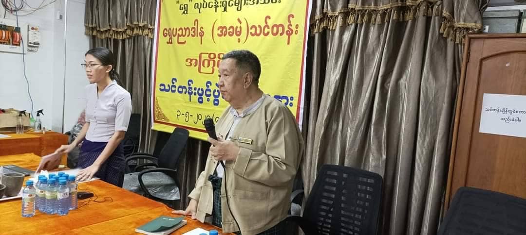 ဦး၀င်းမြင့်အား တွေ့ရစဉ်