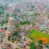 (စစ်​ကောင်စီ၏ ​အ​ရှေ့မြောက်ပိုင်းတိုင်းစစ်ဌာနချုပ် (ရမခ)တည်ရှိရာ လားရှိုးမြို့ကို အ​ပေါ်စီးမှ​တွေ့ရစဥ်။ဓါတ်ပုံ-CJ)