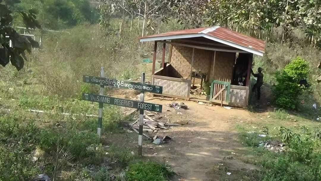 (ဇွန်လ ၁၁ရက်က KIA သိမ်းယူခဲ့သော စစ်ကောင်စီလက်အောက်ခံစခန်းများအား တွေ့ရစဉ်။ ဓာတ်ပုံ - 7Stars News ၊CJ)