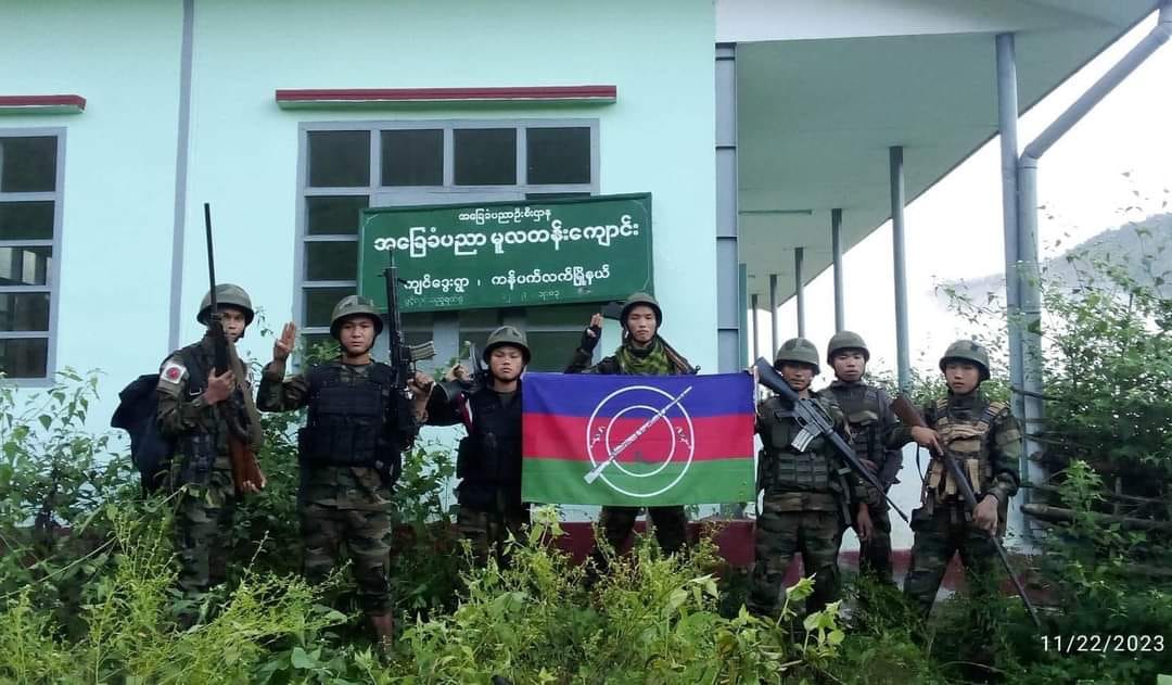 ကျင်း​ဒွေးမြို့သိမ်းတိုက်ပွဲအပြီးချင်းညီ​နောင်တပ်ဖွဲ့ဝင်များ​အောင်ပွဲခံစဥ်
