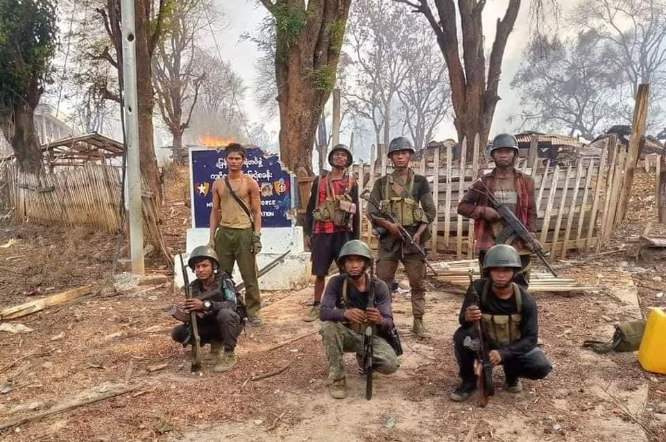 ကျင်း​ဒွေးမြို့သိမ်းတိုက်ပွဲအပြီးချင်းညီ​နောင်တပ်ဖွဲ့ဝင်များ​အောင်ပွဲခံစဥ်