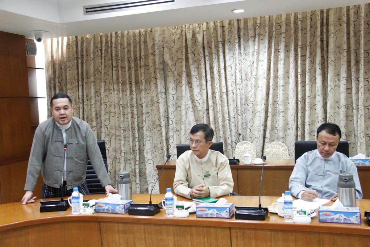 (အခမ်းအနားတစ်ခုတွင် ဆန်စပါးအသင်းချုပ်ဥက္ကဌ ဦးရဲမင်း​အောင် စကား​ပြောကြားစဥ်။ဓါတ်ပုံ-UMFCCI)