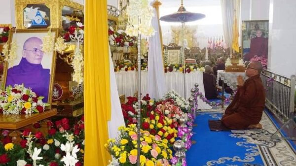 (ဝင်းနိမ္မိတာရုံစာသင်တိုက် ဆရာတော်ကြီး၏ အန္တိမအဂ္ဂိစျာပနအား လာရောက်ကန်တော့ပန်း ပန်ဆင်ကြသော တပည့်သံဃာများ၊ သီလရှင် ဆရာလေးများနှင့်တပည့် ဒါယကာ၊ဒါယိကာမ တို့အား ယနေ့(ဇွန်လ ၂၁ ရက်)တွေ့ရစဥ်။ ဓာတ်ပုံ - CJ)