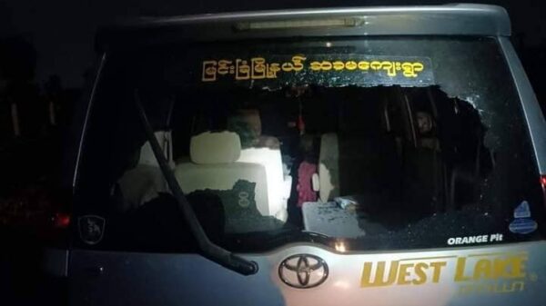 (ပျံလွန်တော်မူခဲ့သော ဆရာတော်ဦးဥတ္တမ၏ လိုက်ပါသော ယာဥ်အား ပစ်ခတ်ခံရအပြီး တွေ့ရစဥ်။ ဓာတ်ပုံ - CJ)