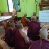 (ဒီပဲယင်းမြို့နယ် ကျောင်းတစ်ကျောင်းရှိ သိမ်တွင် ဆရာတော်သံဃာတော်များစုဝေး၍ စစ်ကောင်စီအား ပတ္တနိက္ကုဇ္ဇနကံဆောင် သပိတ်မှောက်နေစဥ်။ ဓာတ်ပုံ - CJ)