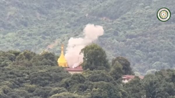 (မိုးကုတ်မြို့တွင် စစ်​ကောင်စီတပ်က ​လေ​ကြောင်းမှ ဗုံးကြဲပြီး​နောက်​ မြို့တစ်​နေရာ​ပေါက်ကွဲ​နေ​သောမြင်ကွင်း။ ဓါတ်ပုံ-File Photo)