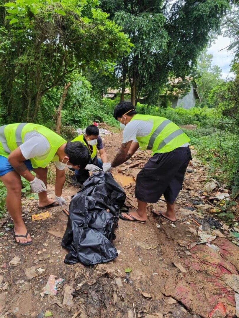 (၁၀၂၇အပိုင်း(၂)စစ်ဆင်ရေးအတွင်း စစ်ကောင်စီပစ်ခတ်မှုကြောင့် သေဆုံးပျက်စီးမှုများအား တွေ့ရစဉ်။ ဓာတ်ပုံ - TNLA)
