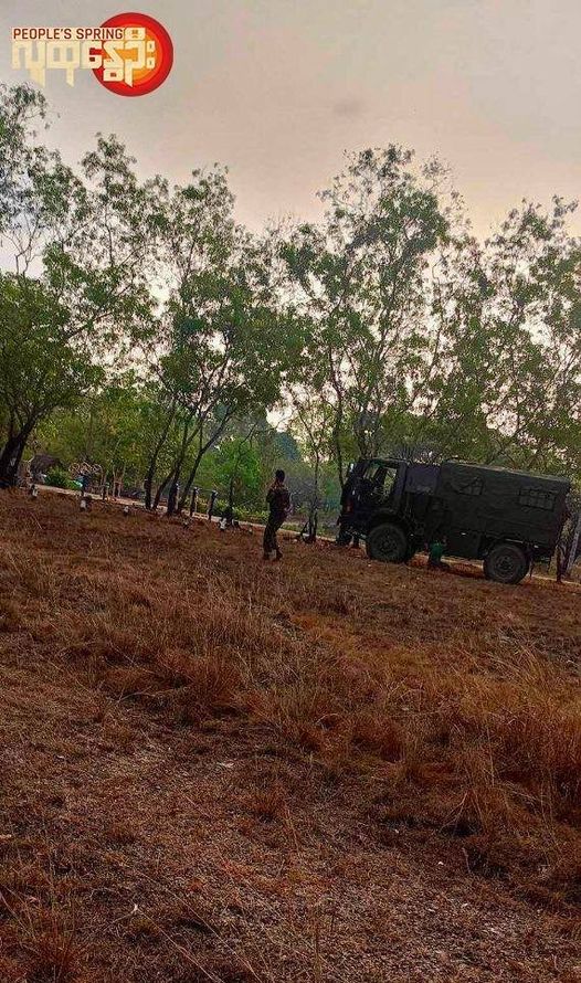 (မြဝတီမြို့သို့ ချီတက်လာသည်ဆိုသော စစ်ကောင်စီ၏ အောင်ဇေယျစစ်ကြောင်းမှ စစ်သားများအား တွေ့ရစဥ်။ ဓာတ်ပုံ - PS)