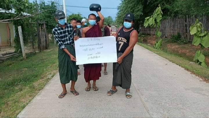 (မြင်းခြံခရိုင်နှင့် ဆိပ်ဖြူမြို့နယ်တွင် သံဃာတော်များက ပတ္တနိက္ကုဇ္ဇန ကံဆောင်သပိတ်ပြုလုပ်ပြီးနောက် ချီတက်ဆန္ဒပြနေစဥ်။ဓာတ်ပုံ - CJ)